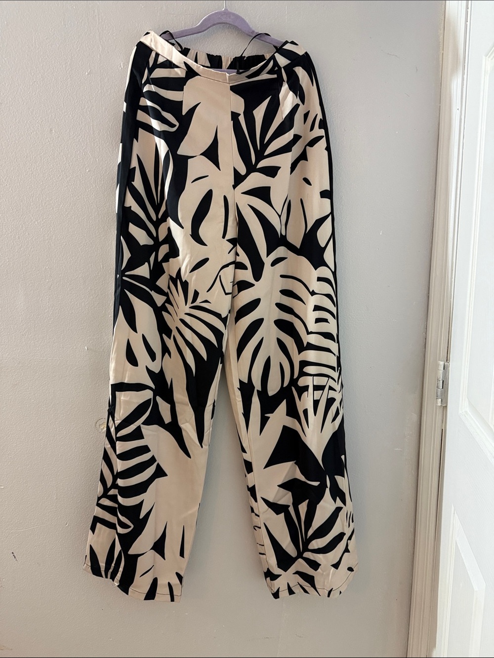 Seven wonders Women's Black & Cream Wide-Leg Tropical Print Pants size S